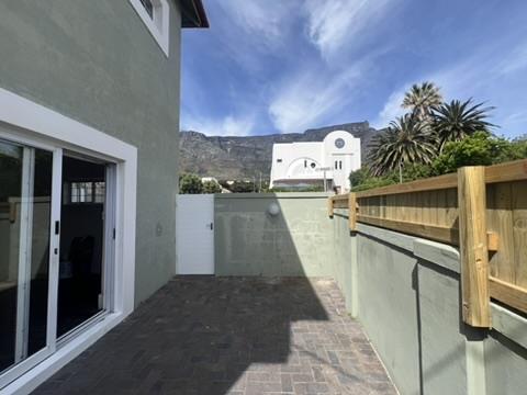 1 Bedroom Property for Sale in Vredehoek Western Cape